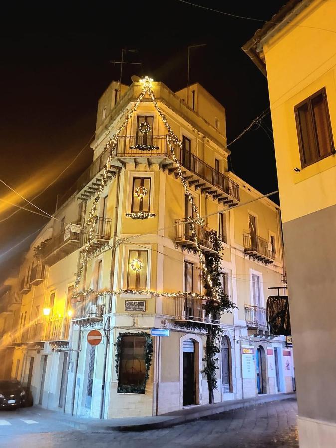 B&B L'Angolo Sulla Piazza Mirabella Imbaccari Exteriér fotografie