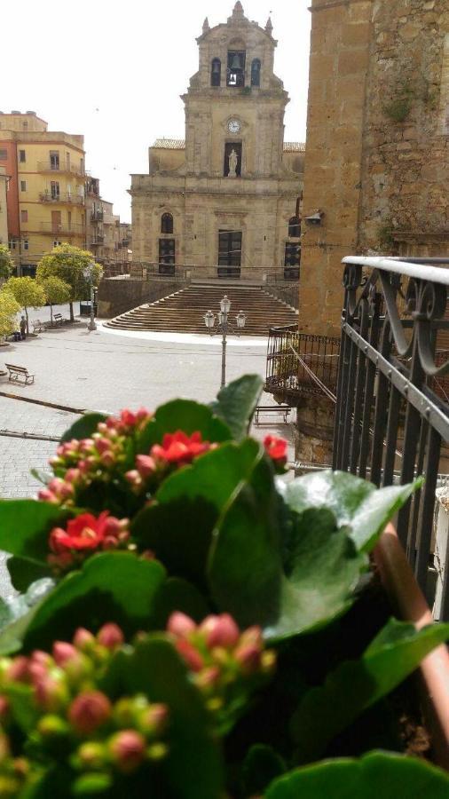 B&B L'Angolo Sulla Piazza Mirabella Imbaccari Exteriér fotografie